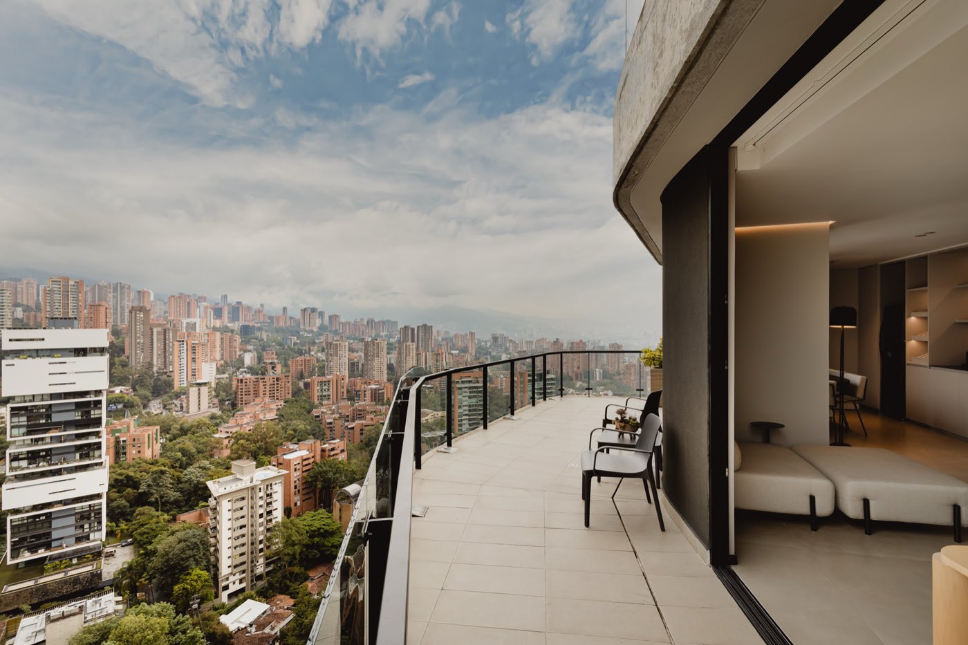 Grand Suite Terrace, Noir finish, panoramic view